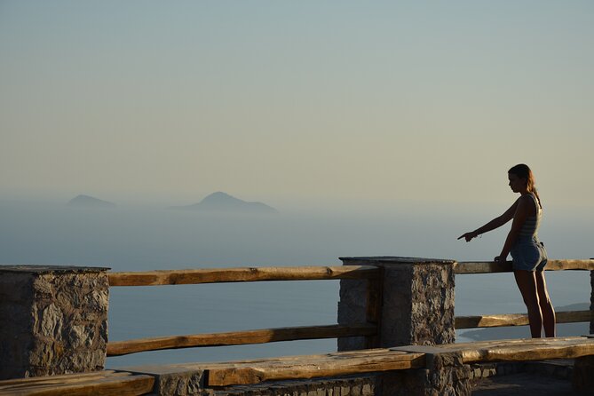 Santorini Highlights Small-Group Tour with Wine Tasting option - Meeting in Fira and handling cruise ship logistics
