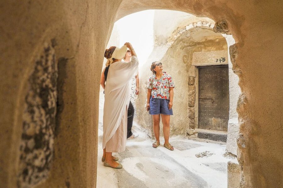 Santorini: Top Sights Day Trip, Wine Tasting, & Oia Sunset - Who gets the most from this tour