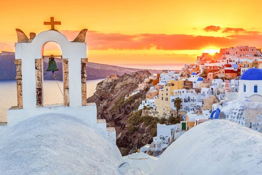 Santorini: Top Sights Day Trip, Wine Tasting, & Oia Sunset - Why this nine-hour route works well on a first day