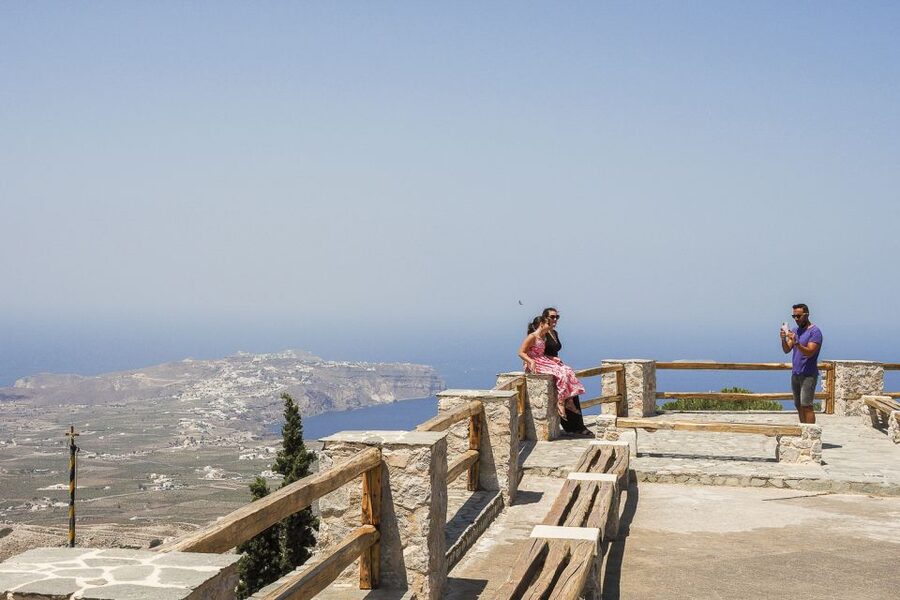 Santorini: Top Sights Day Trip, Wine Tasting, & Oia Sunset - Guides, coaches, and the pace of the day