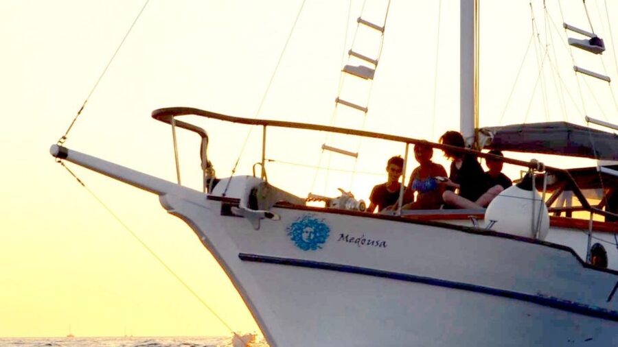 Santorini: Traditional Wooden Boat Tour with Meal and Wine - Red Beach, White Beach, and the southern coast