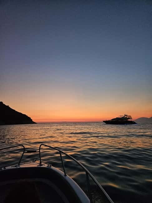 Sarandë: Sunset boat tour with local wine - Meeting the boat near Limani Restaurant