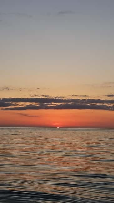 Sarandë: Sunset boat tour with local wine - Who should book this tour