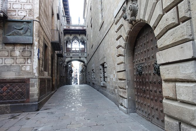 Savor Spain: Food, Wine, History & Culture Small Group Tour in Old Barcelona - The guide can make or break the afternoon