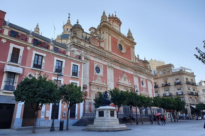 Sevilla Food Tour: Tapas, Wine, History & Traditions - Santa Cruz and the final family tavern