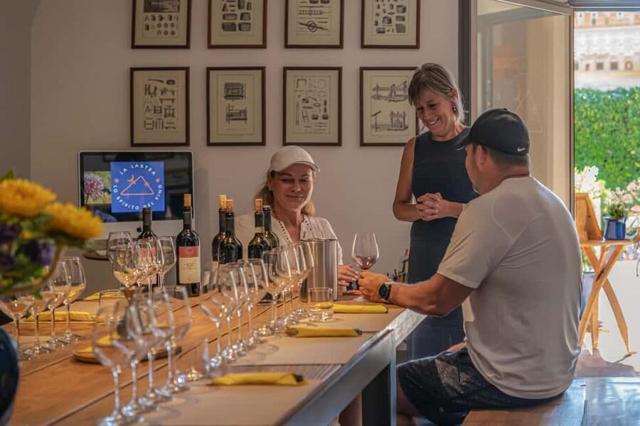 Siena: Organic Winery Tour and Wine Tasting - Should you book the La Lastra wine tour?