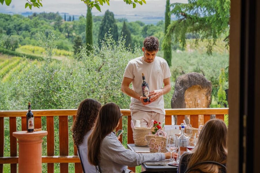 Siena: winery tour, wine tasting and lunch - Key points to know before you book
