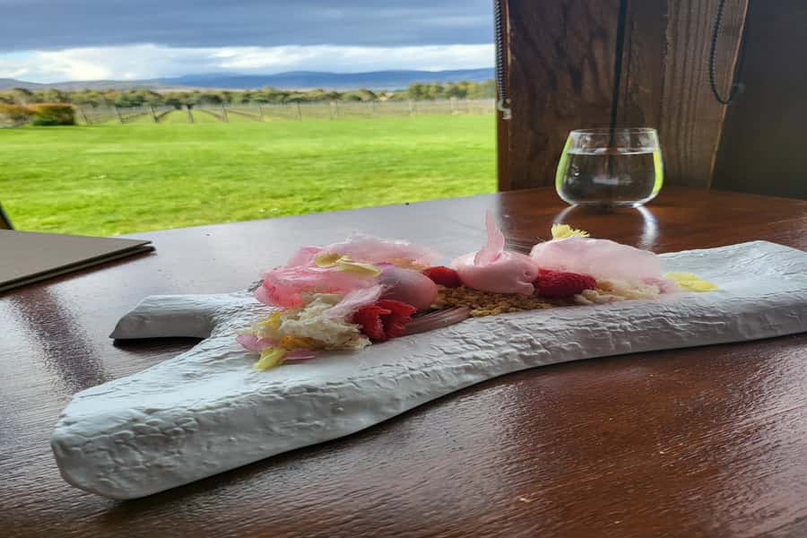 Signature Wine Tour - Hobart & SE Tasmania - Lunch in Richmond, with the meal paid separately
