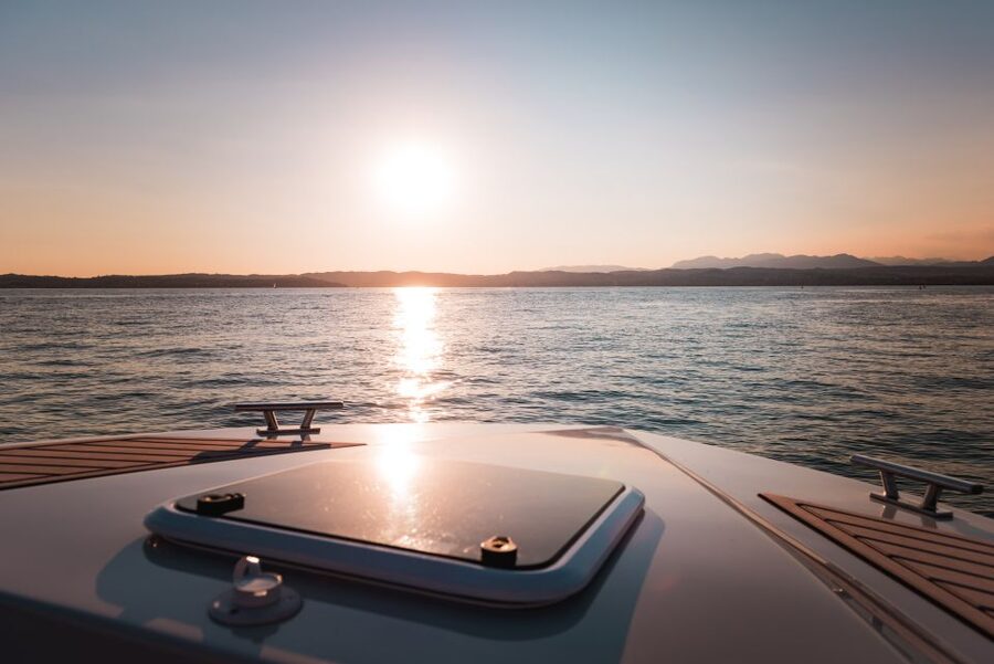 Sirmione: Sunset Boat Cruise with Local Wine - Prosecco, music, and the captain’s personality
