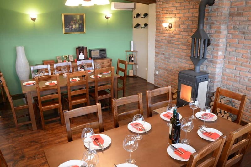 Skopje: Kartal Winery Tour - Local food makes this more than a few sips