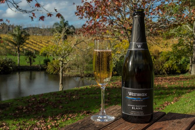 Small-Group Kumeu Wine Country Tour with Wine Tastings & Lunch - Starting at noon with a small group