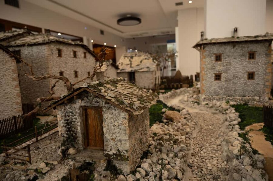Split/Trogir: Mostar and Medjugorje Tour with Wine Tasting - From Split or Trogir to the Bosnian border