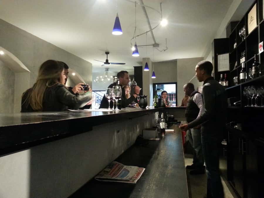 Stellenbosch: Hop-On Hop-Off Northern Route Wine Tour - Simonsig for bubbles and an easy first stop
