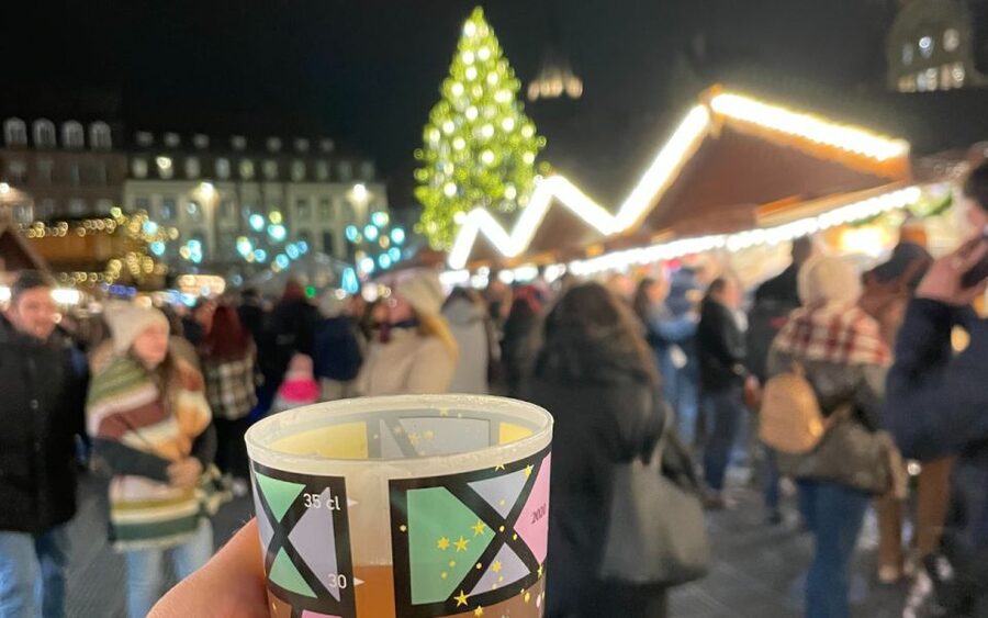 Strasbourg: Christmas Markets Walking Tour with Mulled Wine - Why a guided Christmas walk helps in Strasbourg