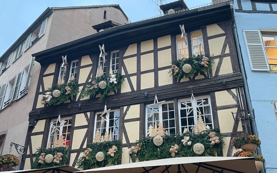 Strasbourg: Christmas Markets Walking Tour with Mulled Wine - Moving through Strasbourg’s Christmas markets