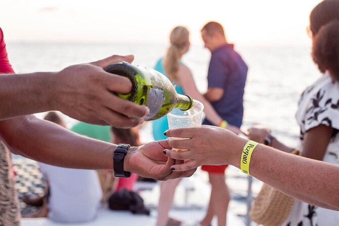 Sunset Cruise in Los Cabos with Jazz and Wine - Seating, comfort, and group size