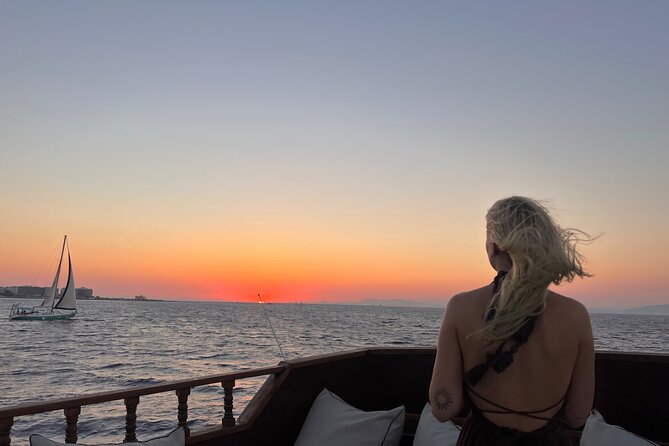 Sunset Cruise with Greek BBQ & Unlimited Aperol Spritz, Beer Wine - Boat comfort, facilities, and group size