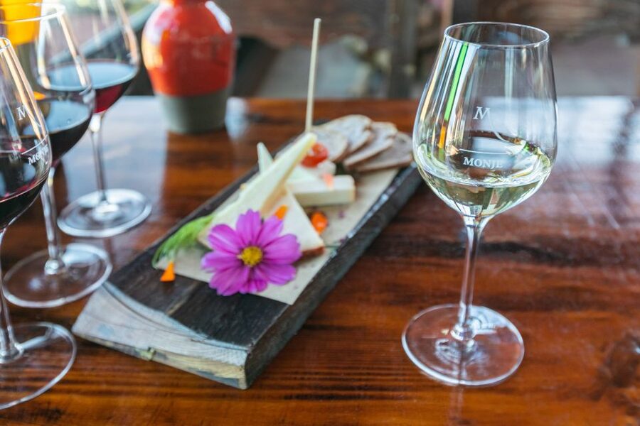 Tacoronte: Guided Winery Tour with Wine and Cheese Tastings - Views, photographs, and the El Sauzal setting