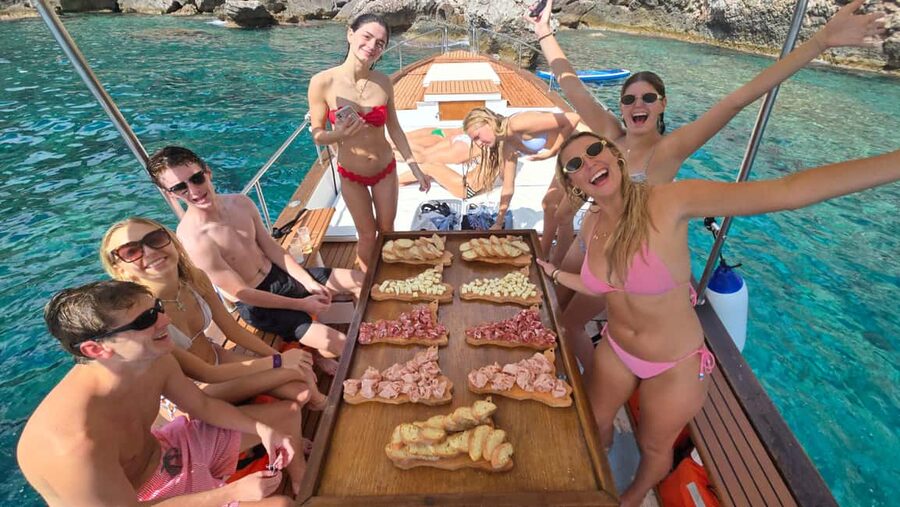 Taormina: Boat Tour with Sicilian Wine Tasting - Finding the boat at Spisone Beach
