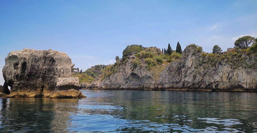 Taormina: Coastal Highlights Cruise with Wine & Food Tasting - Etna wine, Sicilian liqueurs, and food from the slopes