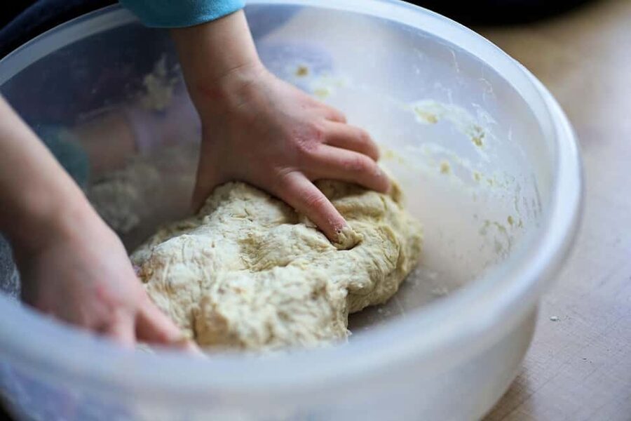 Taormina: Pizza Making Class with Lunch and Wine Tasting - The practical side: clothing, timing, and food needs