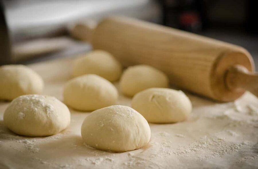 Taormina: Pizza Making Class with Lunch and Wine Tasting - Learning the dough and shaping your own pizza