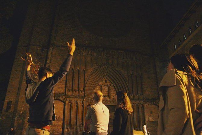 Tapas and Wine Walking Tour in Barcelona - Three Barcelona neighborhoods, one long dinner