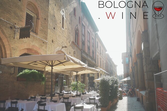 The downtown wine experience - Walk to a traditional osteria