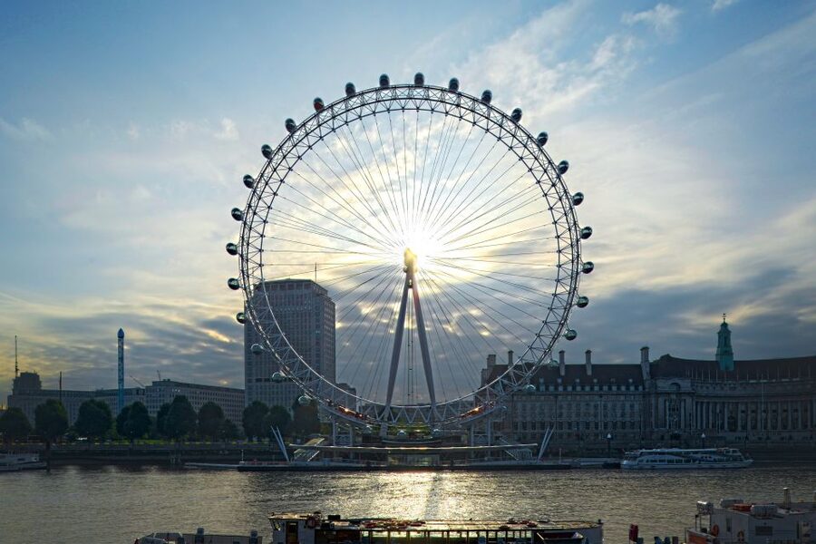 The London Eye Champagne Experience - Meeting your host at County Hall
