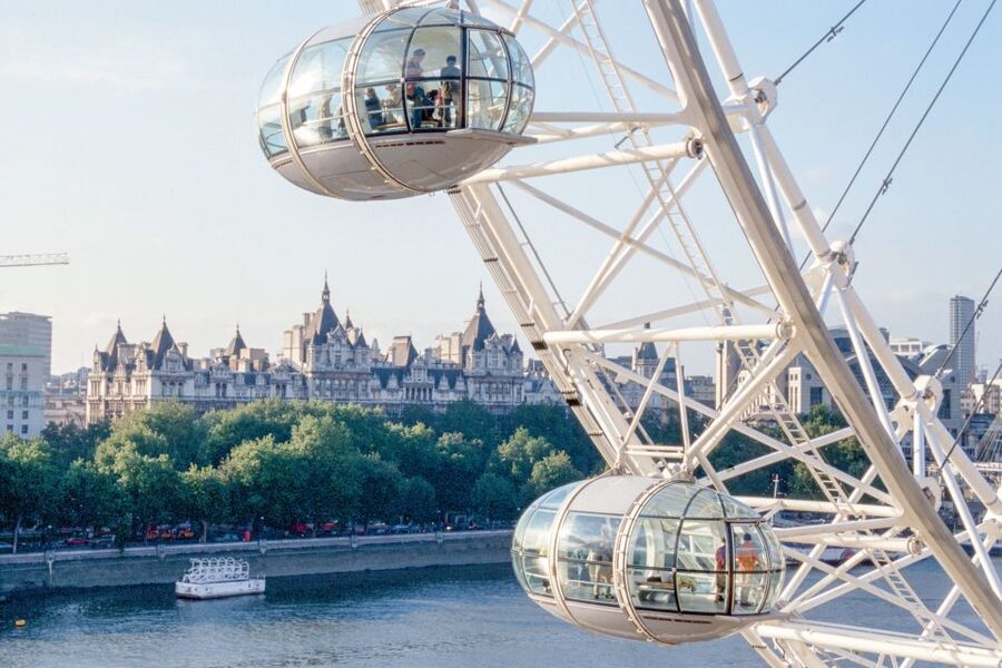 The London Eye Champagne Experience - Why the fast-track ticket can be worth it