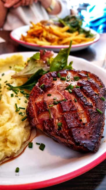The Ultimate Bordeaux Food Tour: Full Meal & Fine Wines - Starting with wine at Place de la Bourse