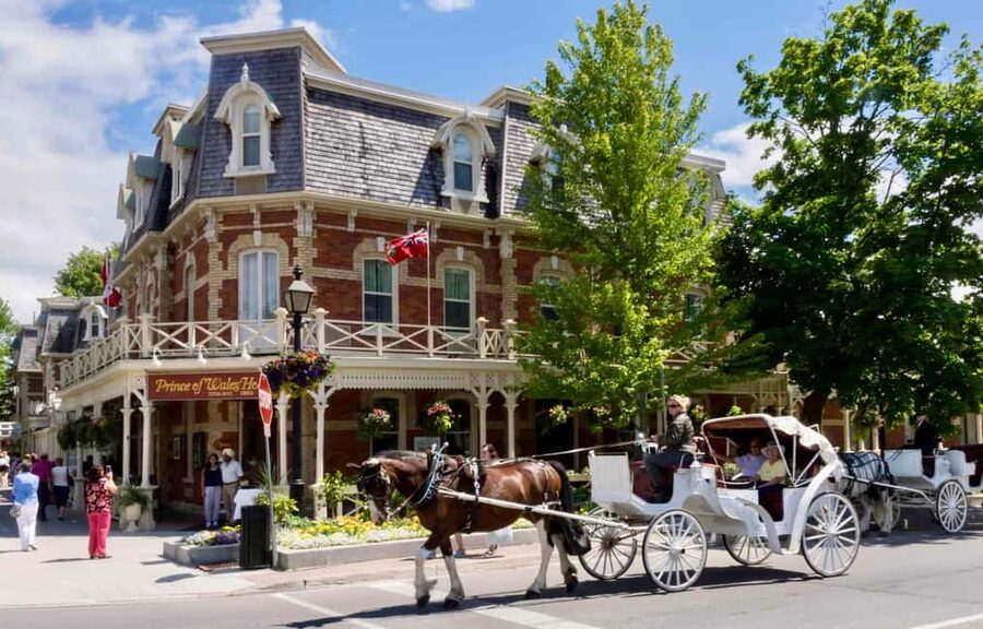 Toronto: Niagara-on-the-Lake, Wine Tasting & Chocolate Tour - Key points at a glance
