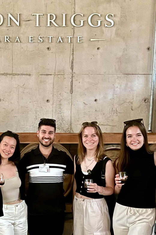 Toronto: Niagara-on-the-Lake, Wine Tasting & Chocolate Tour - Guides make the long day easier