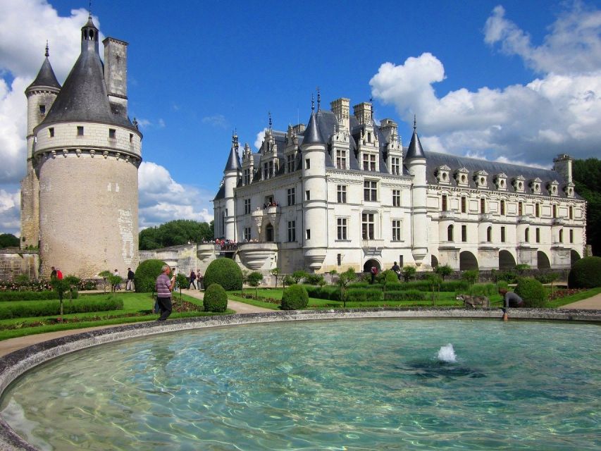 Tours/Amboise: Chambord, Chenonceau Day Trip & Wine Tasting - What the small van adds