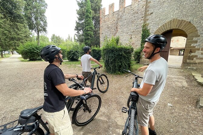 Tuscany Day Trip from Florence: Siena, San Gimignano, Pisa and Lunch at a Winery - Pisa is a fast visit with one famous payoff