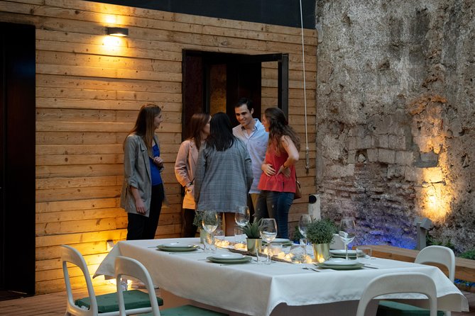 Valencia Old Town Tour with Wine & Tapas in 11th Century Historic Monument - Barrio del Carmen and the change of pace