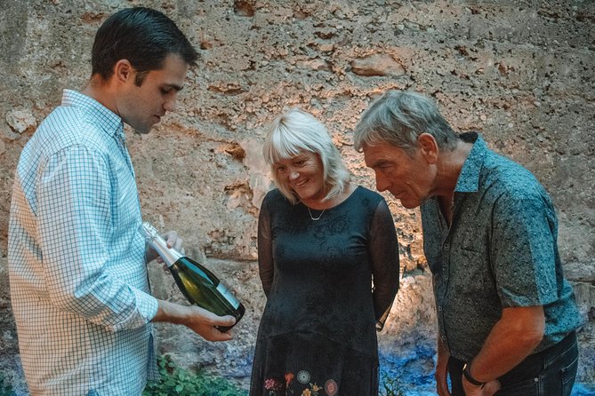 Valencia Old Town Tour with Wine & Tapas in 11th Century Historic Monument - What arrives at the table