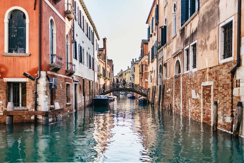 Venice: Eat Like a Local Food Tour with Wine & Spritz - Cannaregio, where the local rhythm begins