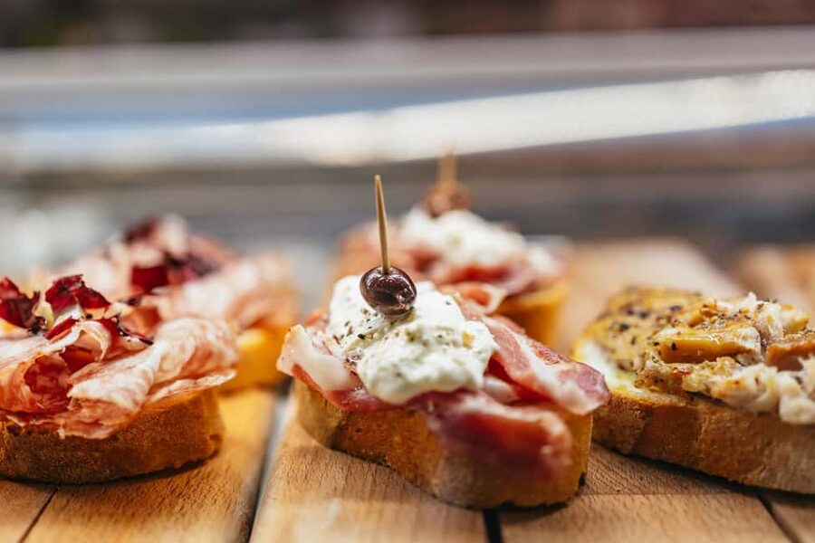 Venice: Rialto Market Food and Wine Lunchtime Tour - Marco Polo, Casanova, and Venice beyond the postcard route