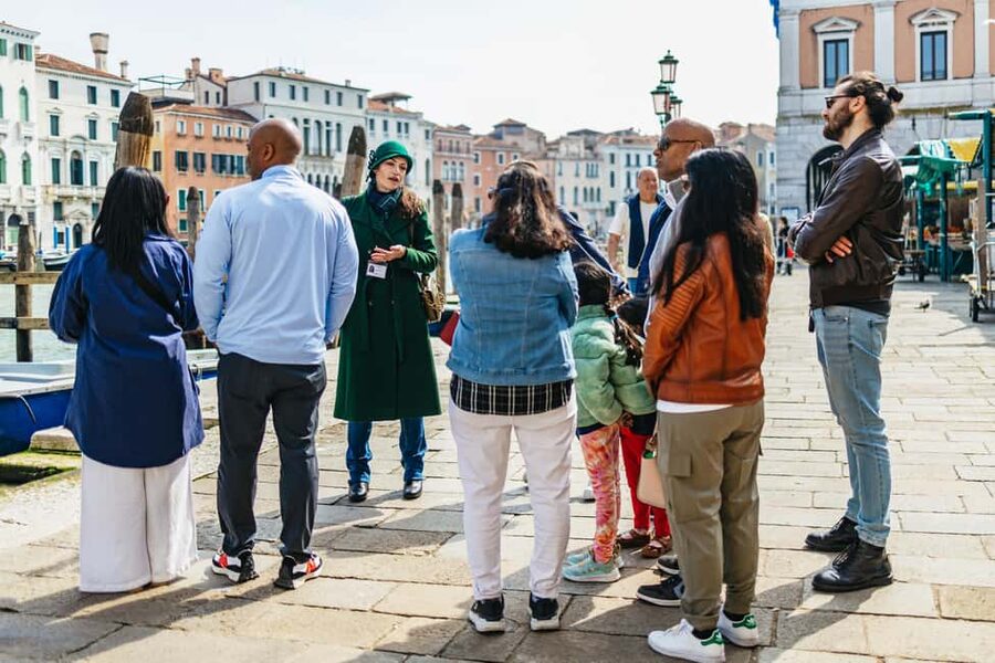 Venice: Rialto Market Food and Wine Lunchtime Tour - Why the guide matters so much
