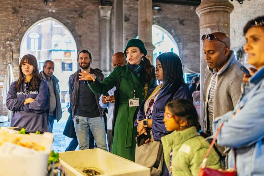 Venice: Rialto Market Food and Wine Lunchtime Tour - Who will get the most from this food tour