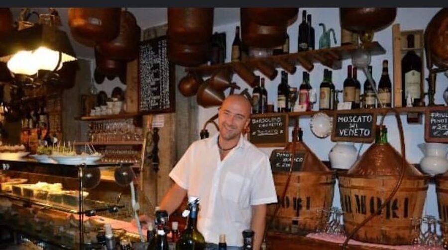 Venice: Sunset Walking Tour with Food and Wine Tastings - The first bacari: learning how cicchetti work