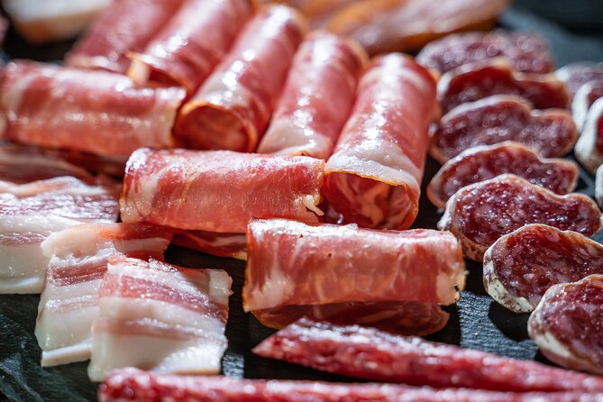 Visit and wine tasting with sausage and BODEGA PIRINEOS cheese - Key Points