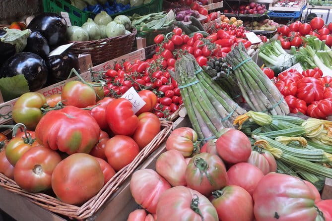Walking Food Tour of Florence with Tastings and Wine - The first tastes: bread, antipasti, and local habits