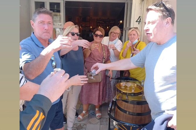 Wine Lovers: Winery Tour w/ Tasting & Tapas (Albufeira/Vilamoura) - Guide quality can shape the whole afternoon