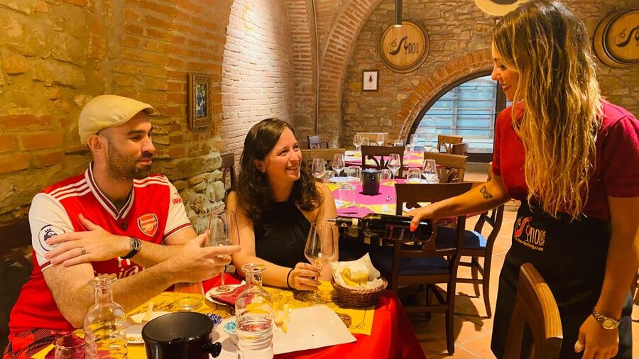 Wine Tasting Experience with Three Types of Tuscan Wine - Three Tuscan wines in one compact hour