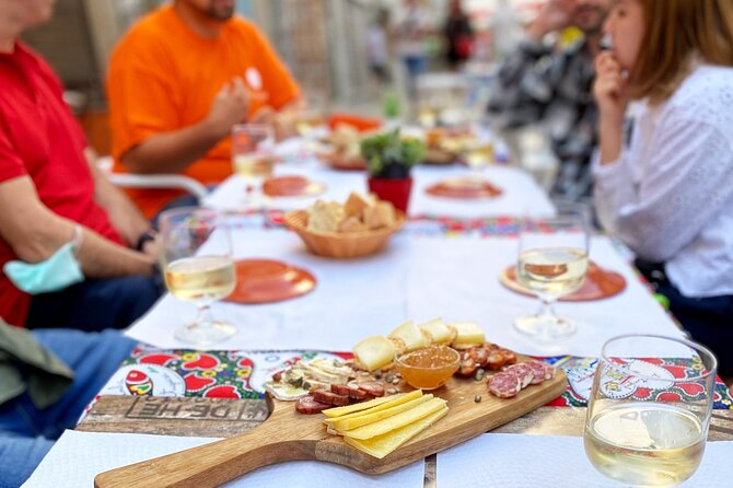 Wine Tasting with Tapas Walking Tour in Porto - Porto wine in one short afternoon
