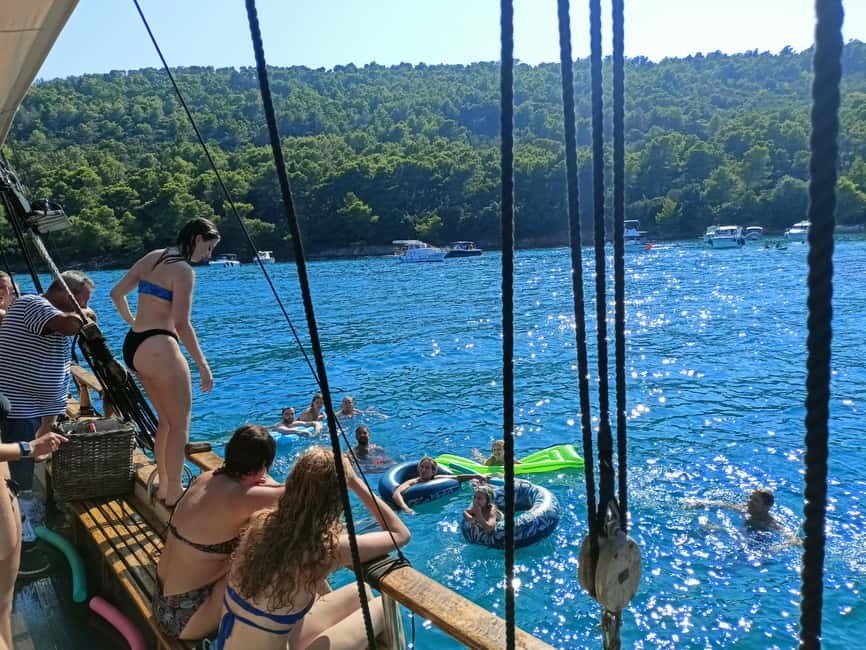 Zadar: Boat Tour with Unlimited Wine & 3 Stops - Hidden Bay: the strongest swimming moment