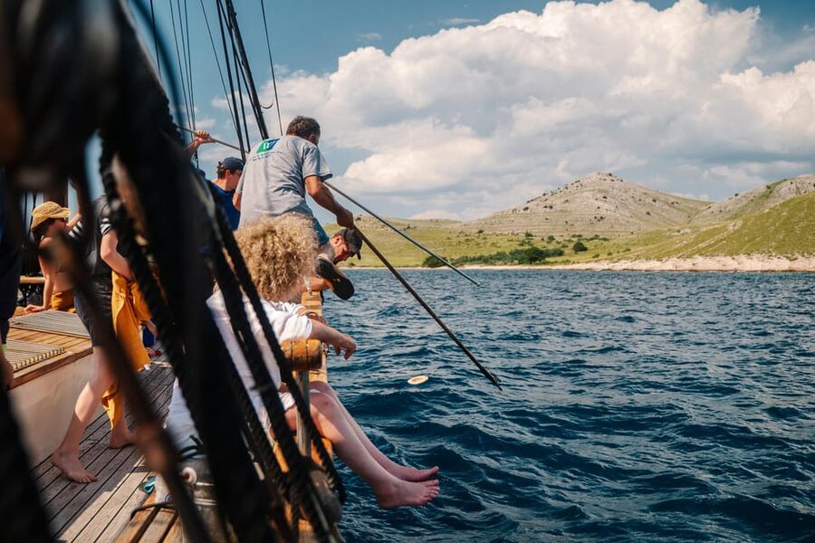 Zadar: Boat Tour with Unlimited Wine & 3 Stops - Kali: a fishing village with a practical food stop