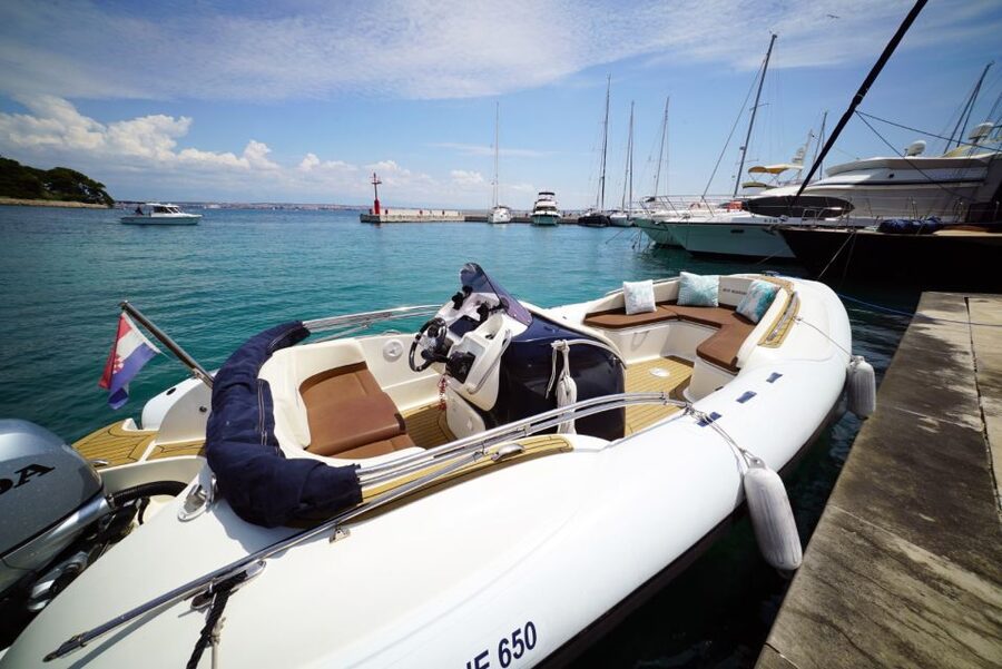 Zadar: Guided Speedboat Tour with Food, Oil & Wine Tasting - Kali and the family tasting